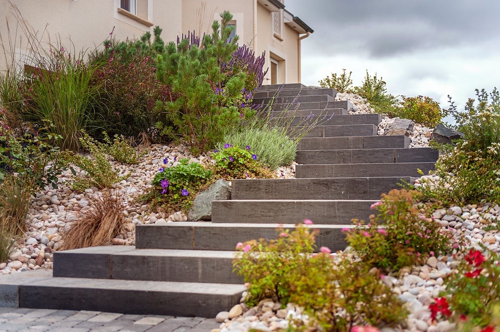 escalier de jardin en béton avec un carrelage en grès cérame en Meurthe-et-Moselle