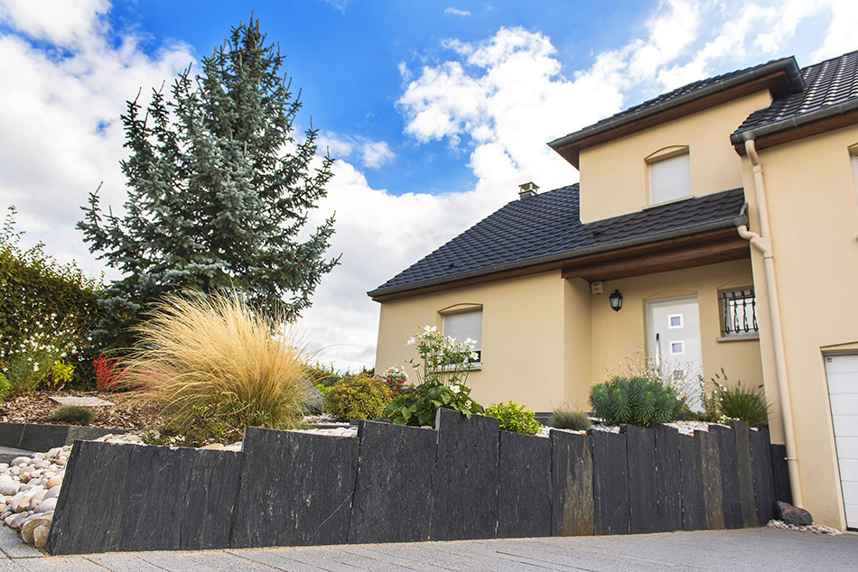 Photo 4 – une bordure de massif en dalles de schiste