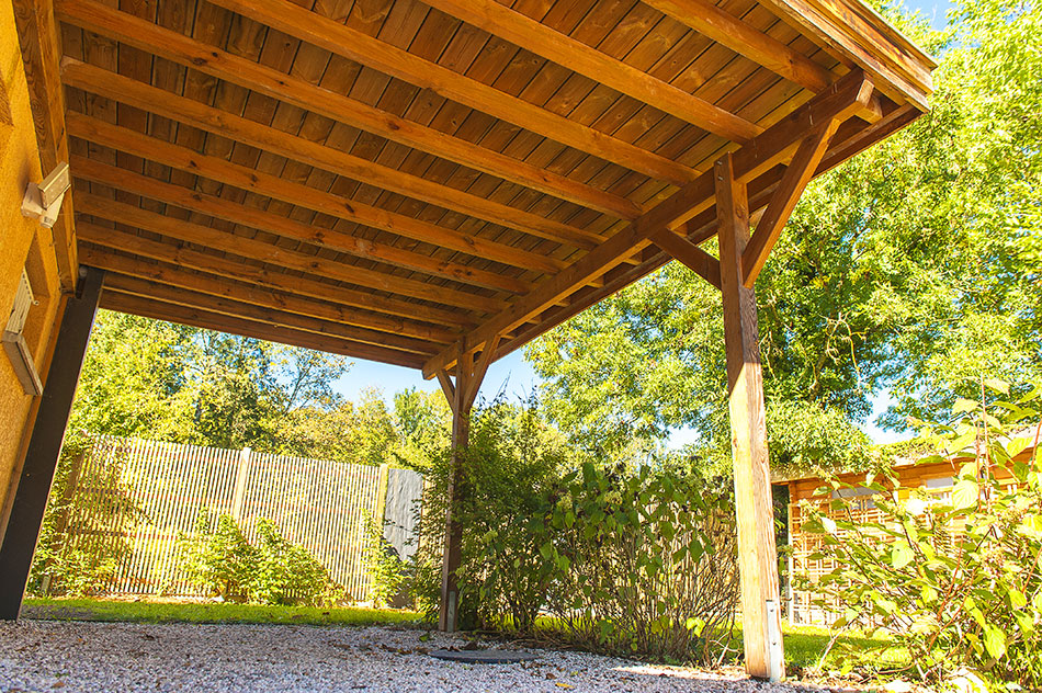 Photo 3 – un carport en bois pour abriter un véhicule