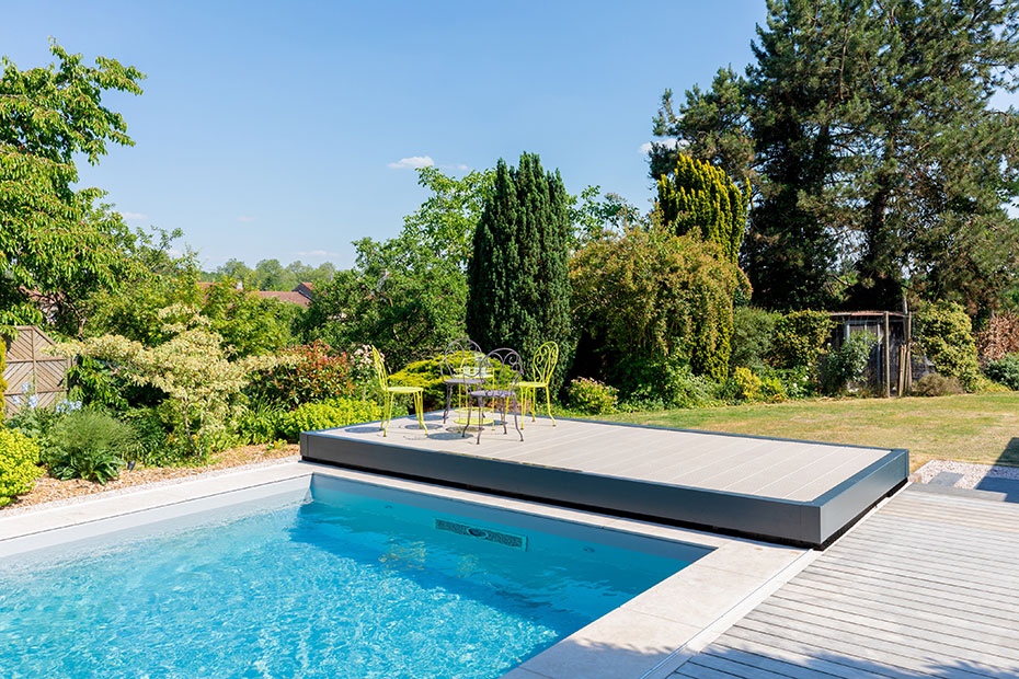 Photo 3 – une plage de piscine dans un jardin